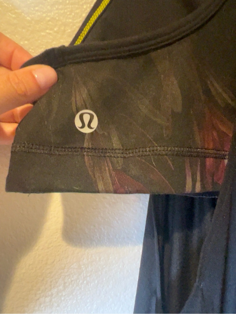🖤 Lululemon Tank with Built-In Bra M - Picture 2 of 3